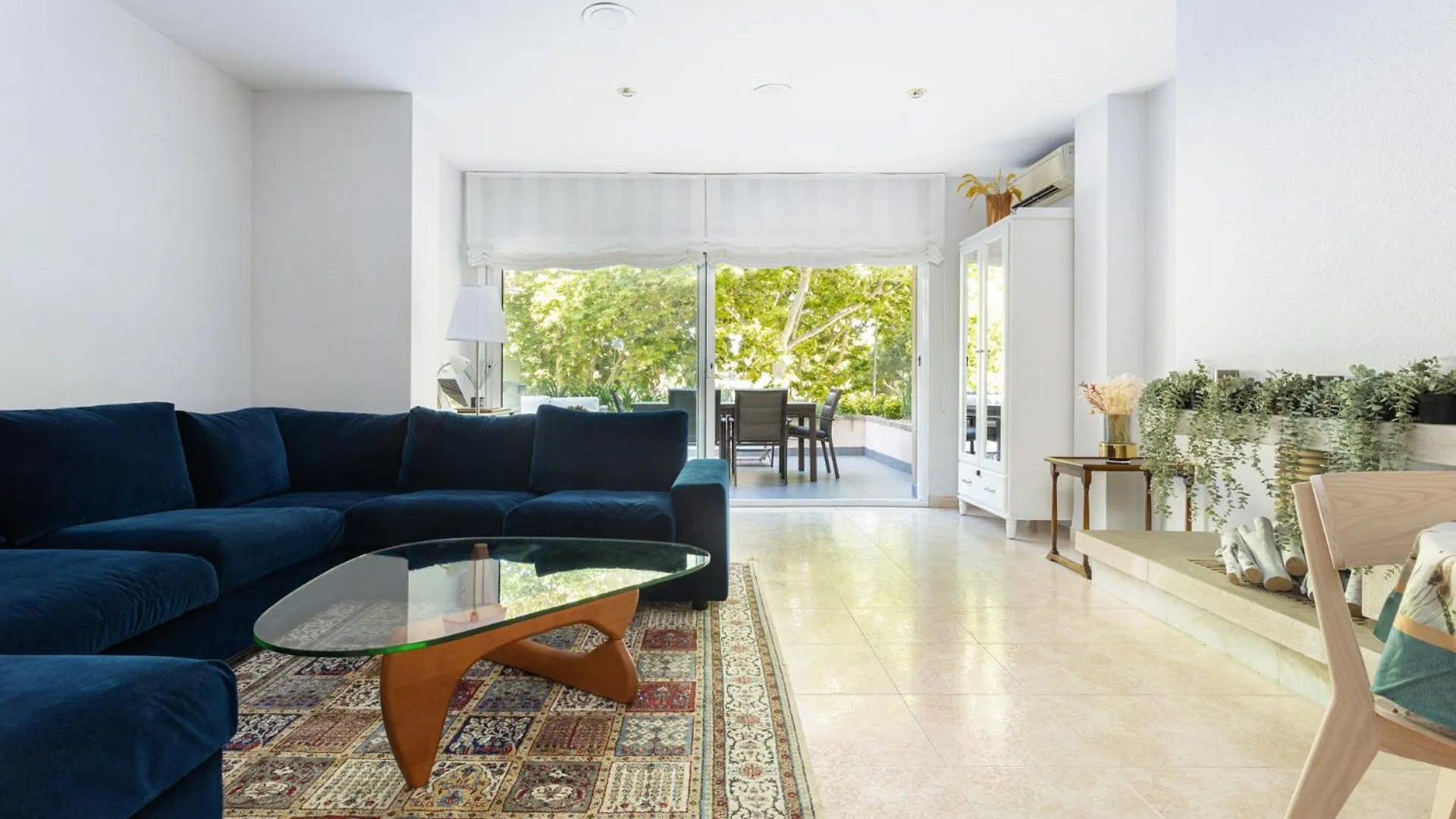 アパート Seabreezeheaven - Sea View Apartment, Pool & Spacious Terrace With Bbq - 50M From Sant Pol Beach サン・フェリウ・ダ・ギショルス