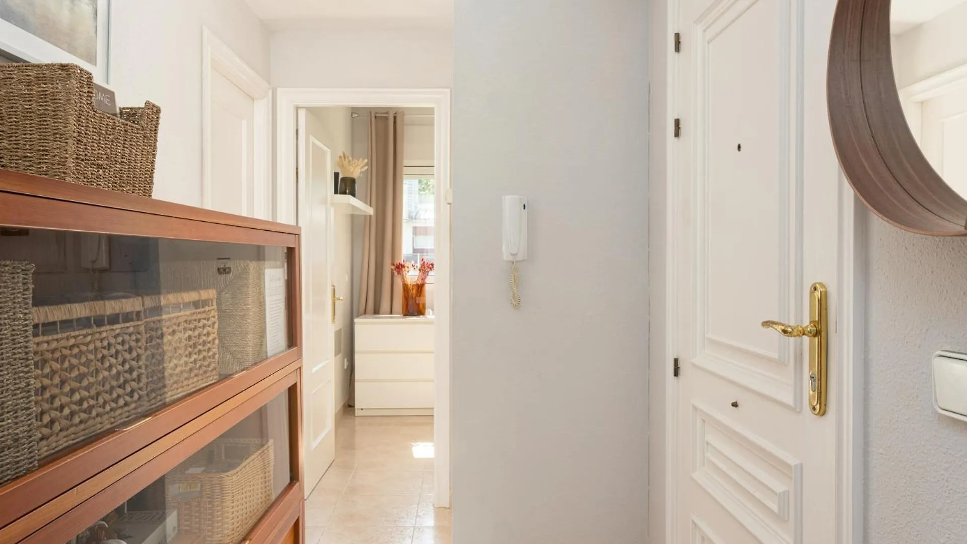 アパート Seabreezeheaven - Sea View Apartment, Pool & Spacious Terrace With Bbq - 50M From Sant Pol Beach サン・フェリウ・ダ・ギショルス スペイン